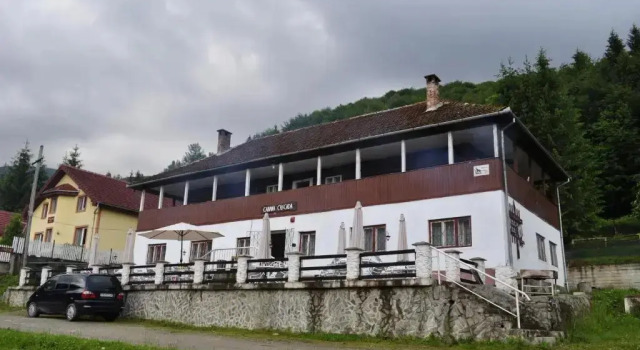 Cabana Cascada Cârnic, Rezervovat Hotel Hotely v Hunedoara s parkováním, Parkování