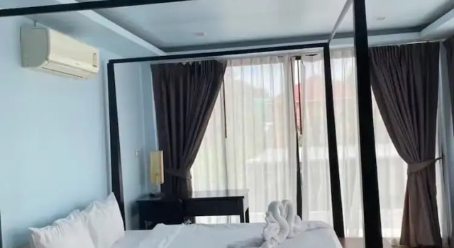 Люкс Deluxe с видом на бассейн Z&Z House