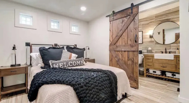 Southern Charm - Near Main With Hot Tub, Забронировать Дом для отпуска Виллы Фредериксберг, рядом с Музей объединенной церкви, Вилла