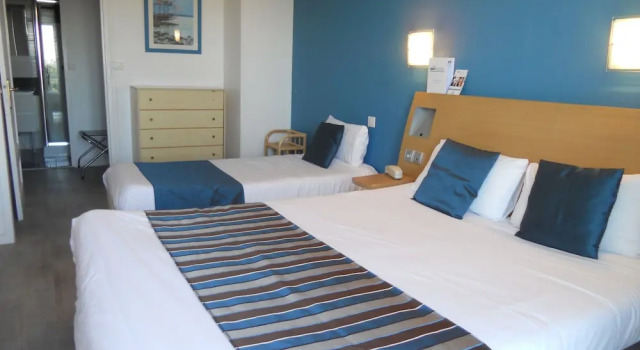 Трёхместный номер Standard с частичным видом на море Brit Hotel Hermitage