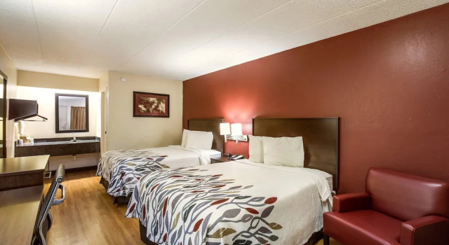 Четырёхместный номер Deluxe Red Roof Inn Saginaw   Frankenmuth