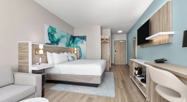 Полулюкс Wyndham Garden Anna