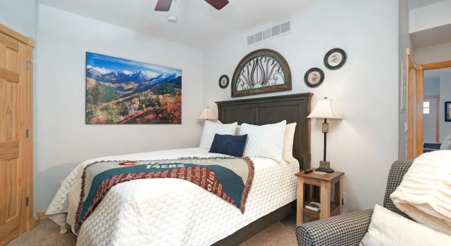 Emerald Mountain 28C 1 Bedroom 1 Bathroom Condo