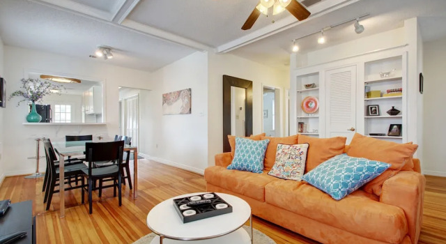 3BR 2BA Downtown Austin Charming Bungalow by RedAwning, Забронировать Отель Отели Остина 3 звезды, рядом с Lamar Beach, 3*