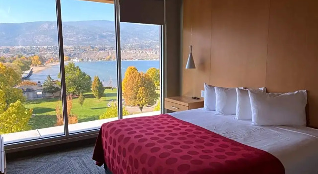 Люкс с частичным видом Penticton Lakeside Resort