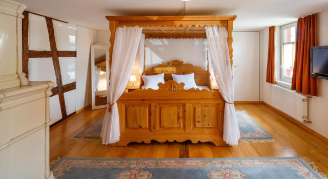 Historische Residenz Lindeneck, Buchen Sie Hotel Güttingen 