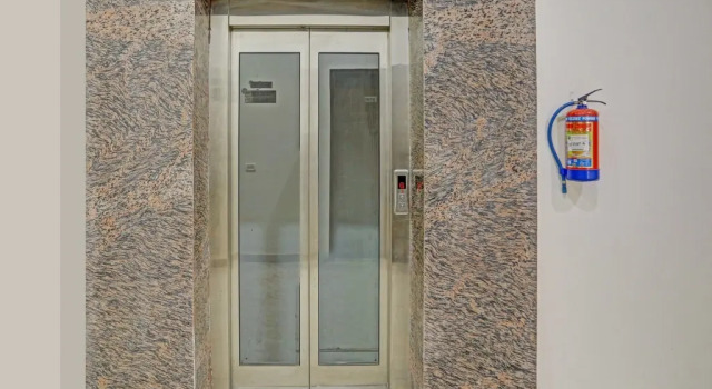 Oyo Townhouse 82565 Amaya Inn, Забронировать Отель Отели Нью-Дели с парковкой, Парковка