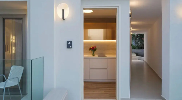 Полулюкс с балконом и с видом на море Golden Luxury Suites
