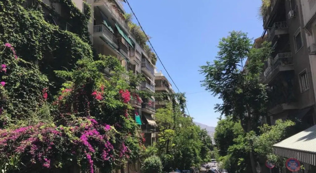 Апартаменты Spacious & Sunny Kolonaki Apt 5 mins metro/ACx3/1.5 BT