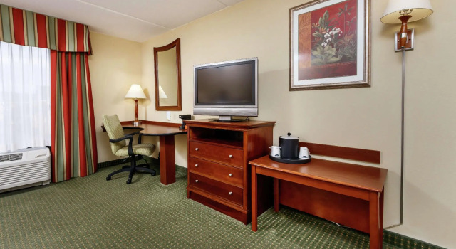 Четырёхместный номер Standard Hampton Inn & Suites Navarre