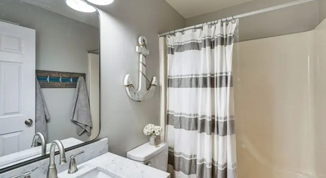 Pool & Lake Access! Sunset-view Gem in Osage Beach, Забронировать Отель Отели Осейдж-Бич 4 звезды, 4*