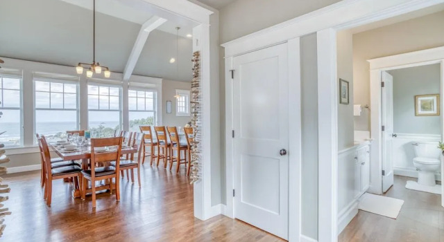 Stunning Ocean Views and Spacious Living - Gorgeous Coastal Retreat, Book Hotel Lincoln City Oregon Coast