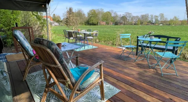 Кровать в общем номере Glamping De Helleborus