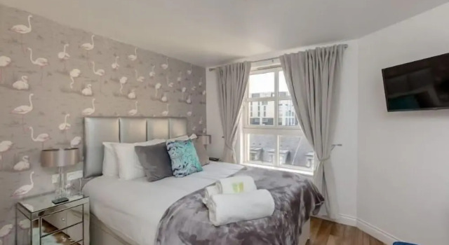 Апартаменты JOIVY Ultra Gorgeous 3bd Old Town Apt w\ Balcony&Parking