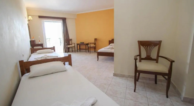 Люкс с видом на бассейн Aphrodite Hotel