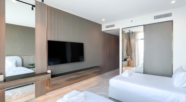 Апартаменты Luxurious 3BR Canal View Apartment Pool + Gym