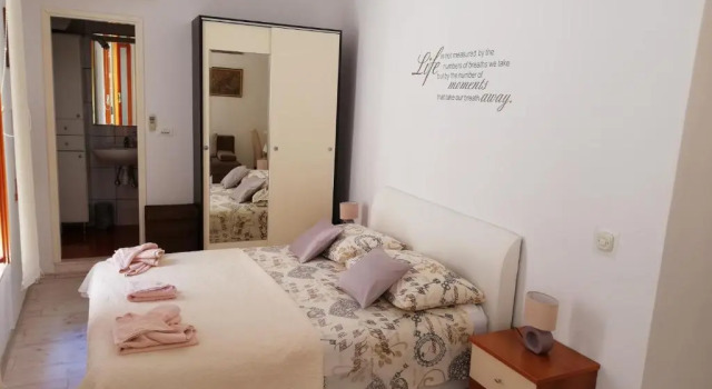 Студия Deluxe M & J Central Suites