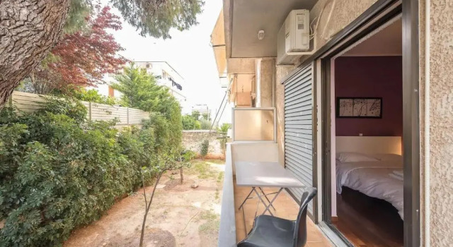 Апартаменты Glyfada Glass-Walled Designed Apt