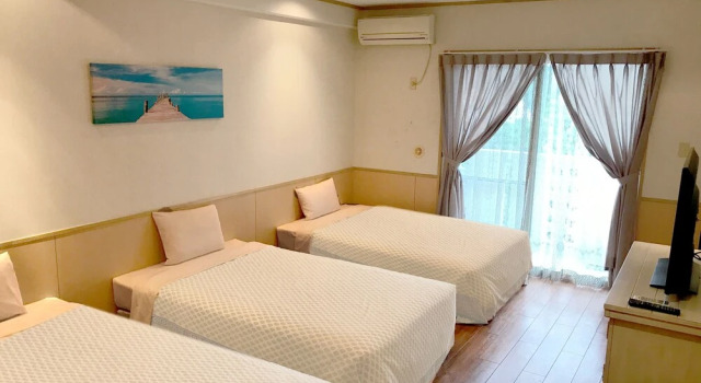 Dot Hotel Okinawa -旧Green Garden Hills, Prenota Hotel Hotel a Okinawa con parcheggio, Parcheggio