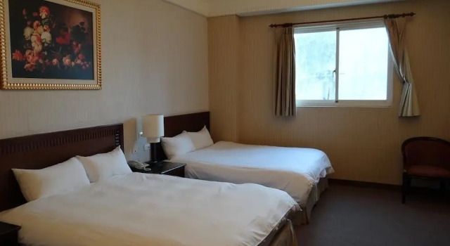 Четырёхместный номер Business Wuzhou Hotel