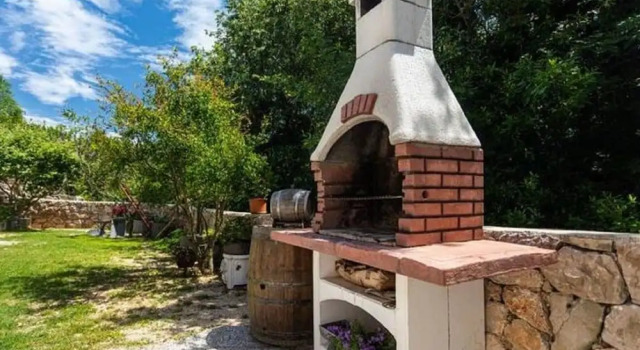 Коттедж Peaceful Getaway in Polje with Garden