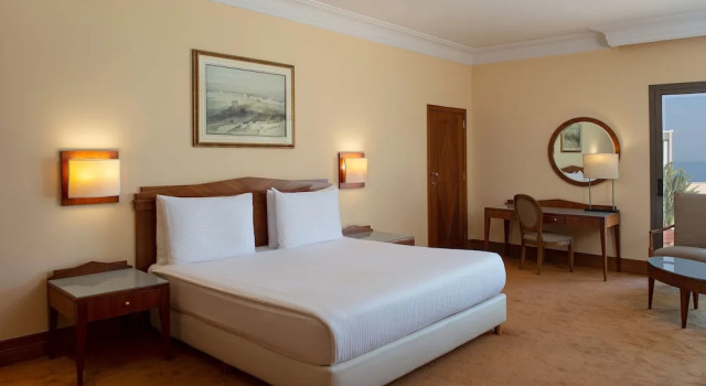 Двухместный полулюкс Radisson Blu Martinez Beirut