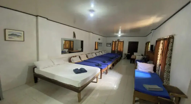Кровать в общем номере D & A Seaside Cottages