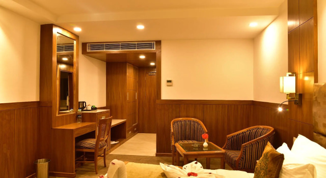 Номер Deluxe Asia Spa Resort Centrally Air Conditioned with Heated Swimming Pool For Your Comfort Just a 10 minute drive from McLeod Ganj Market