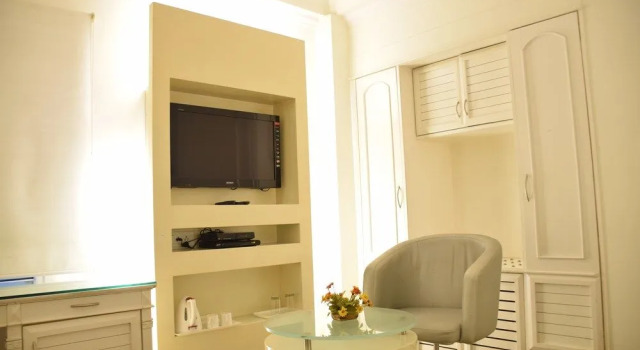 Check Inn Hotel, Забронировать Отель Отели Нью-Дели с завтраком, Завтраки