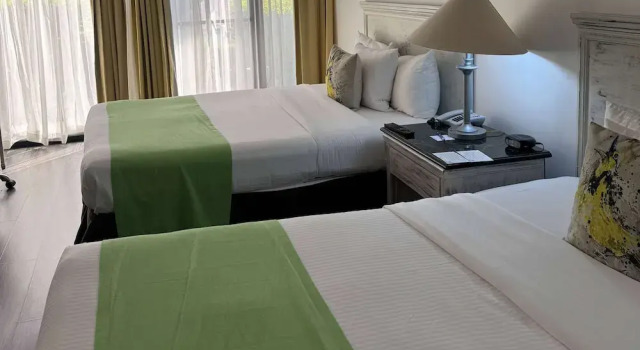 Четырёхместный номер Standard с красивым видом из окна Wyndham San Jose Herradura