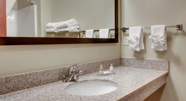 Четырёхместный номер Standard Red Roof Inn Charlestown