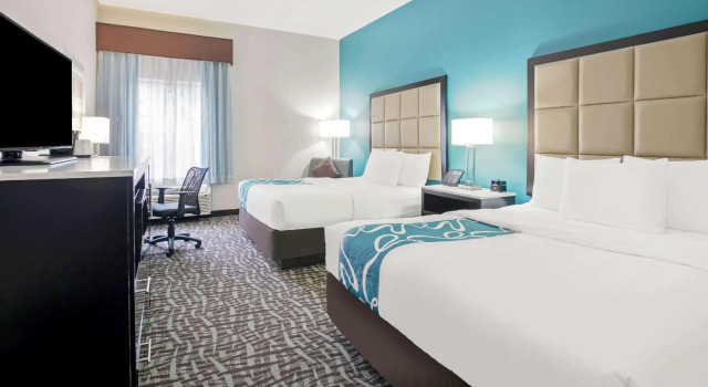 Четырёхместный номер Standard La Quinta Inn and Suites by Wyndham Paris