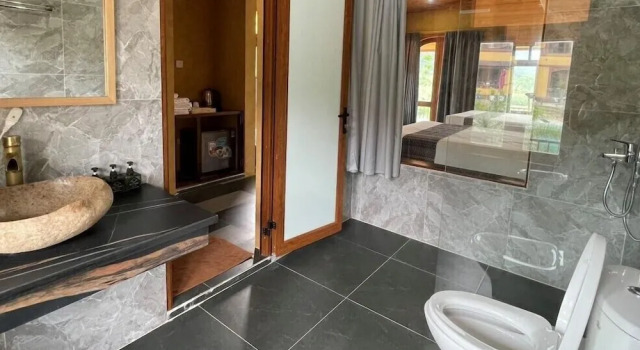 Семейный люкс с видом на бассейн Wings Ha Giang Loop Bungalow