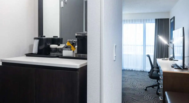Четырёхместный номер Standard DoubleTree by Hilton Calgary North