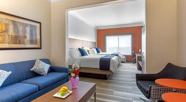Люкс Standard Holiday Inn Express Houston-Alvin by IHG