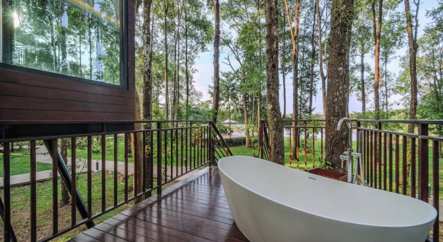 Номер Deluxe с балконом и с видом на озеро High Tree Resort Co.,Ltd.