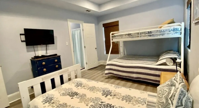 Bali Beach House by RedAwning, Rezerwuj Hotel Hotele w Bolivar Peninsula z parkingiem, Parking