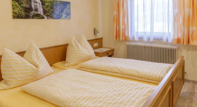 Berghotel Garni Burgblick-Zaismann Adults Only, Rezerwuj Hotel Hotele w Salzburg z parkingiem, Parking