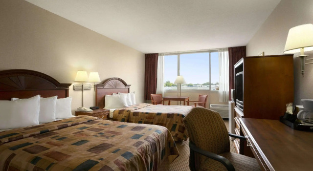 Четырёхместный номер Standard Days Inn by Wyndham Sidney OH