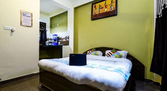 OYO 13409 Home Cozy Stay near ISBT Dharamshala, Забронировать Отель Отели Дхармсала с парковкой, Парковка