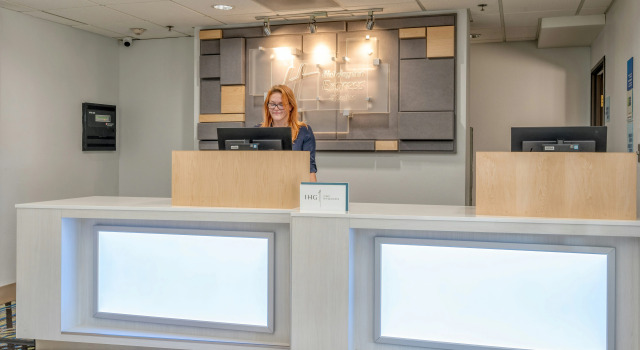 Holiday Inn Express Hotel & Suites Thornburg-S. Fredericksburg by IHG, Забронировать Отель Отели Виргиния 3 звезды, 3*