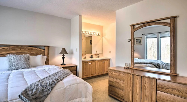 Updated Condo Next to Burke Mountain Bike Trails!