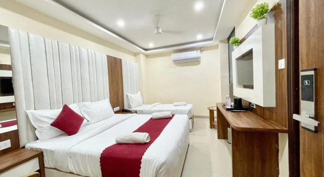 Номер Standard Hotel Shree Radha Krishna