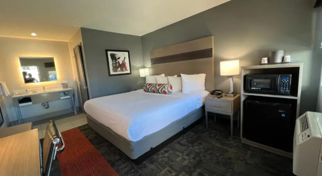 Четырёхместный номер Standard Ramada San Jose Convention Center