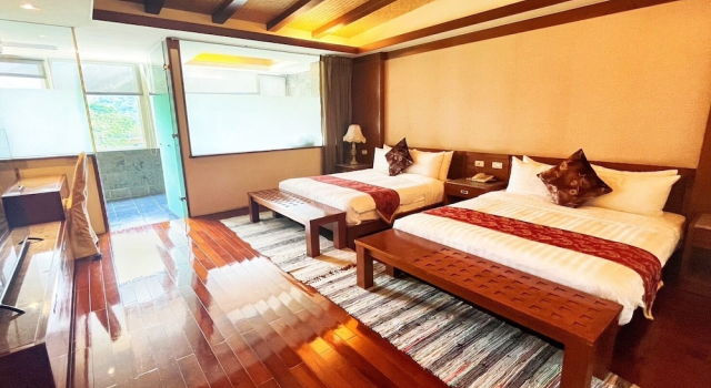 Camera quadrupla Deluxe con vista sulle montagne Hotel Tilun Dongpu Spa