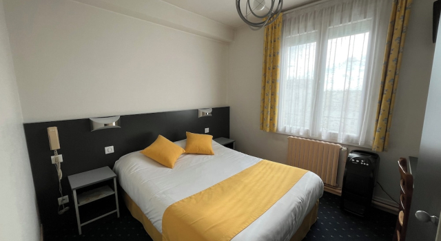 Двухместный номер Standard Logis Hôtel & Restaurant de la Barque