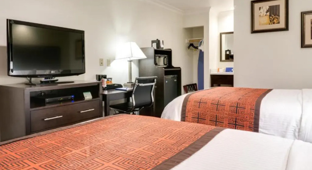 Четырёхместный номер Standard Seaside Inn
