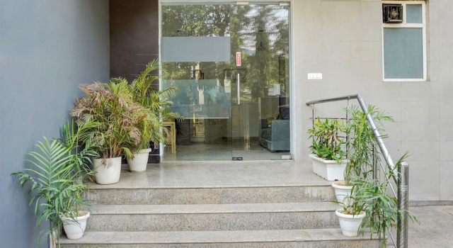 Коттедж Townhouse Hotel Sec- 54 Golf Course Road