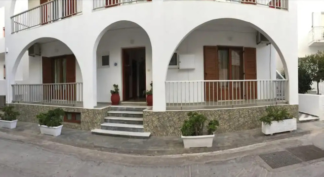 Vasoula's Rooms, Prenota Hotel Hotel a Paro con parcheggio, Parcheggio