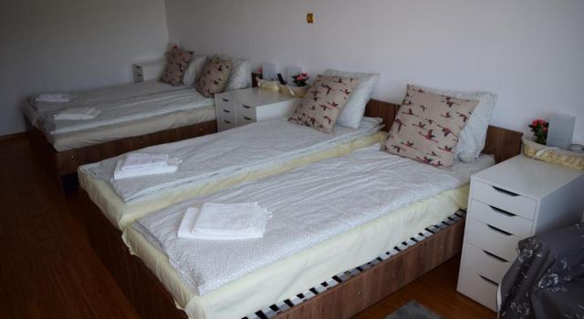 Четырёхместный номер Deluxe Pensiunea Corbeanca - cazare si evenimente
